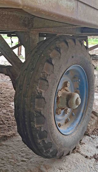 Remolque volquete 1 eje 4.000 Kilos.