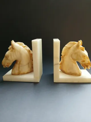 Sujetalibros de mármol con cabeza de caballo
