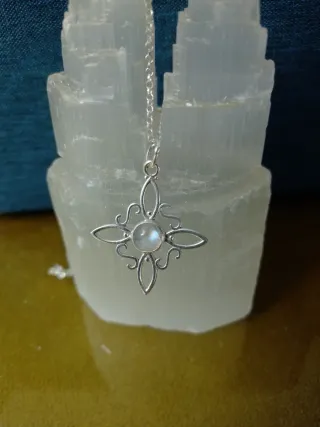 Colgante Nudo de Bruja Piedra Luna Plata