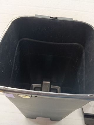 Cubo de basura de 60 litros con pedal