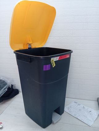 Cubo de basura de 60 litros con pedal