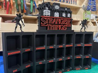 Expositor Stranger Things kinder Joy