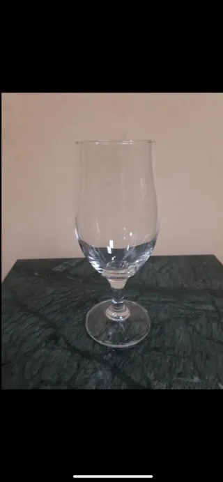 Bicchiere da birra in vetro nuovo