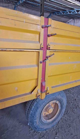 Remolque basculante 1 eje 6000 kgs.