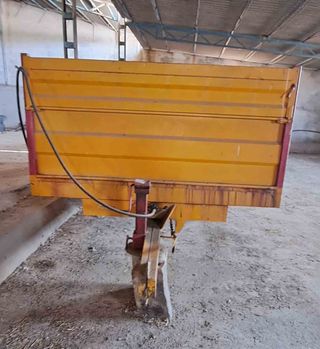 Remolque basculante 1 eje 6000 kgs.