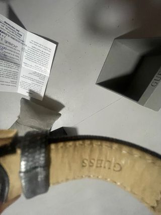 Reloj Guess Dorado y Negro