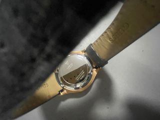 Reloj Guess Dorado y Negro