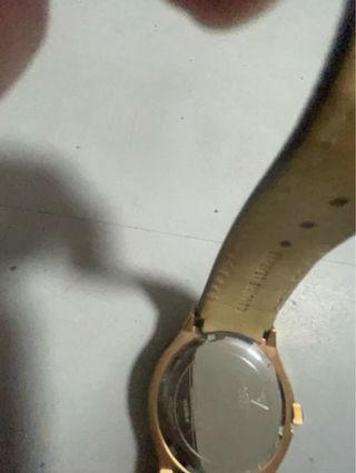 Reloj Guess Dorado y Negro