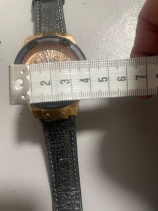 Reloj Guess Dorado y Negro