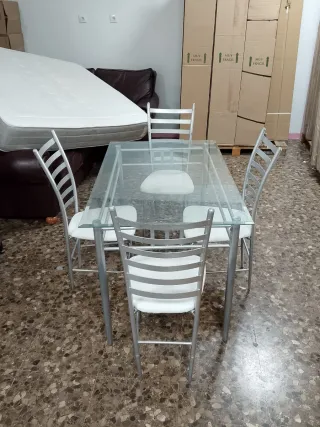 Mesa cristal y 4 sillas metal 120x76cm