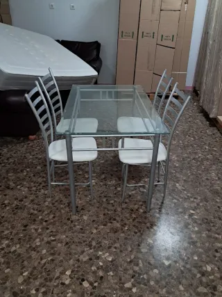 Mesa cristal y 4 sillas metal 120x76cm