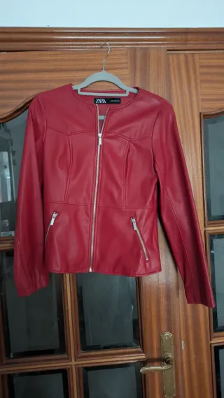 Chaqueta efecto piel Zara Talla M