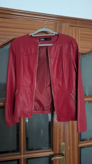 Chaqueta efecto piel Zara Talla M