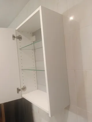 Armario auxiliar pared baño blanco
