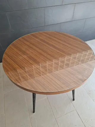 Mesa redonda madera y patas hierro con cristal