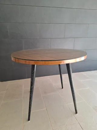Mesa redonda madera y patas hierro con cristal