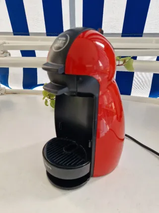 Cafetera Dolce Gusto Roja