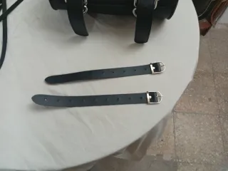 Bolsa delantera moto cuero tachuelas