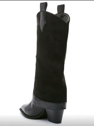 Botas negras. Nuevas