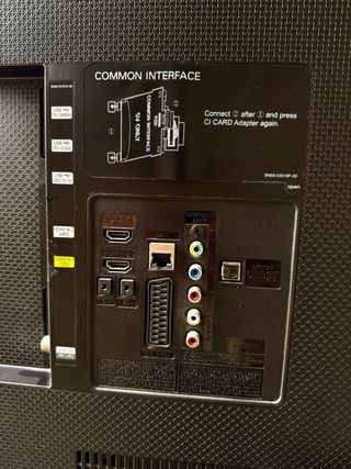 SAMSUNG 48"full HD SMART TV + Trípode Madera negro