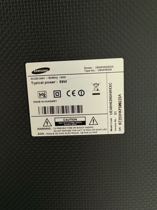 SAMSUNG 48"full HD SMART TV + Trípode Madera negro