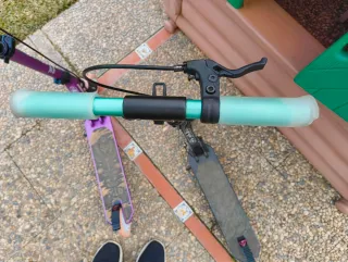 Patinete infantil Decathlon morado y verde