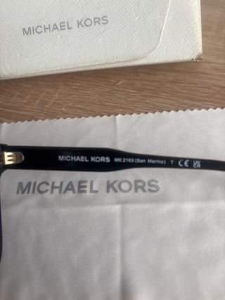 Gafas de sol Michael Kors negras