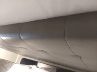 Canapé y cabecero de tela marrón