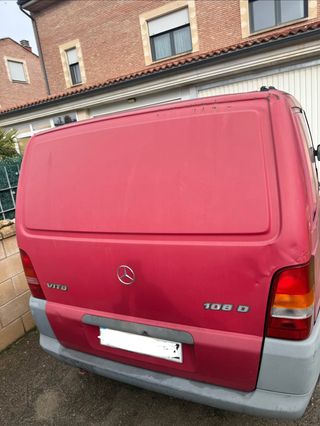 Portón trasero Mercedes Vito W638