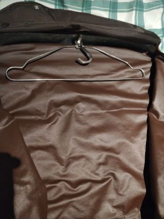 Portatraje tipo maleta marrón