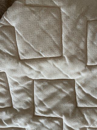 Colcha y almohada