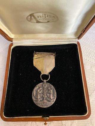 Medalla Antigua con Caja
