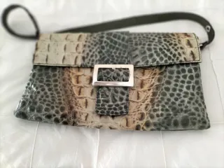 Bolso Inma Domenech. Imita piel de cocodrilo.