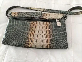 Bolso Inma Domenech. Imita piel de cocodrilo.