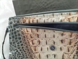 Bolso Inma Domenech. Imita piel de cocodrilo.