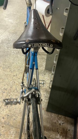 Bicicleta de carretera azul