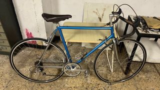 Bicicleta de carretera azul