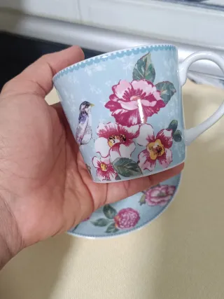 tazas y platillos florales
