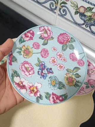 tazas y platillos florales