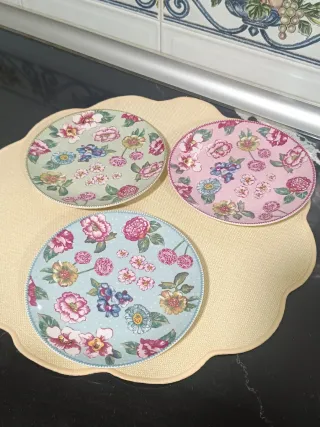 tazas y platillos florales