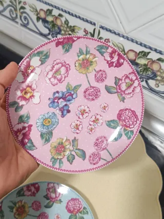 tazas y platillos florales