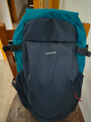 Mochila Quechua Negra y Turquesa