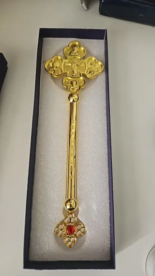 LOTE DE 3 PIEZAS RELIGIOSAS ESTUCHE INCLUIDO