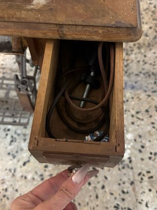 Máquina de coser antigua Alfa