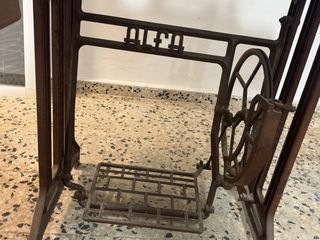 Máquina de coser antigua Alfa