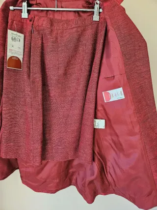 Traje chaqueta y falda rojo