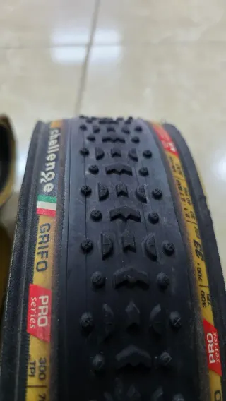 2 Pneus Challenge Grifo PRO 700x33 Tubeless