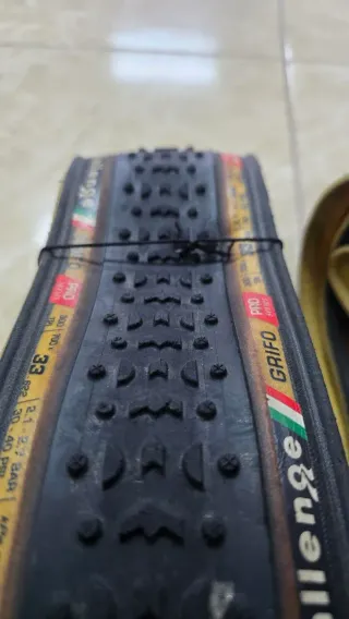 2 Pneus Challenge Grifo PRO 700x33 Tubeless