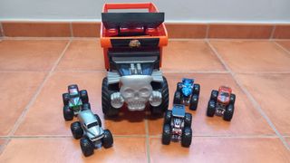 Hot Wheels Camión Transportador y 5 Coches