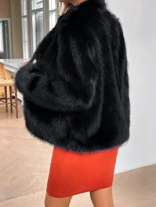 Abrigo de pelo negro